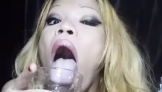 TyraRich drinking cum and piss