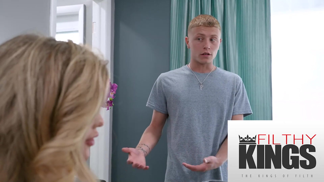 継母がムラムラしすぎて、彼女を激しくファックしなければならなかった