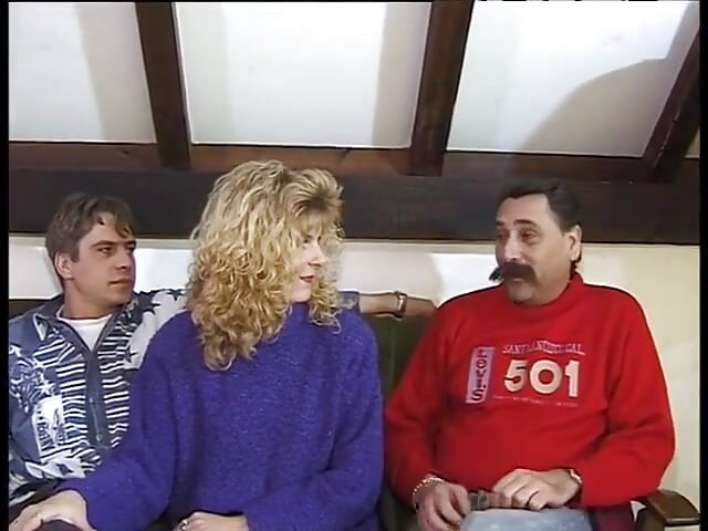 Quente madura gosta de sexo a três