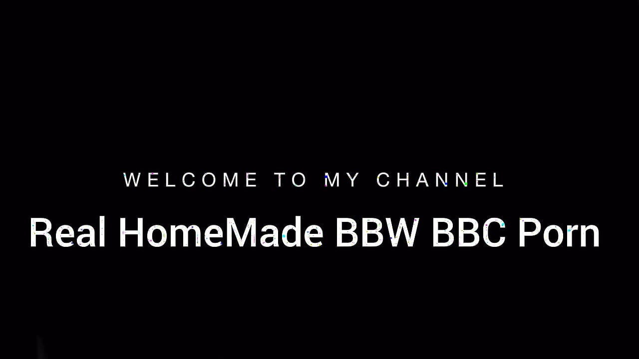 用手指插我濕漉漉的騷穴，驚人的腿抖動呻吟高潮