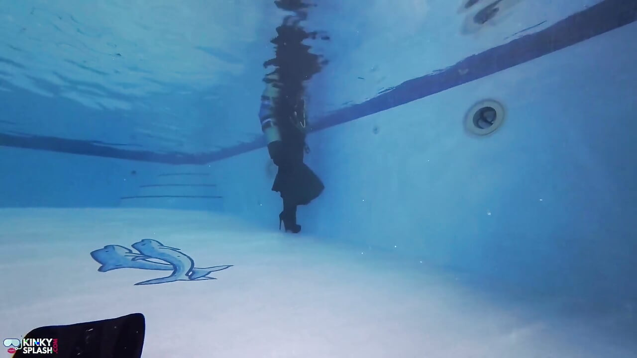 Dominare subacvatică în echipament complet scuba