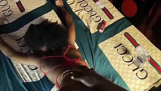 Так возбужденная, мне нужно было кончить!! Подпрыгиваю на вышибалах твердый член с большим черным членом, прежде чем я прыгну на сцене!!