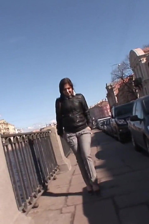 Hottie wird doppelt gefickt und ins gesicht gespritzt