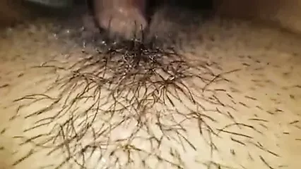 Gran clítoris tiene un orgasmo impresionante tocando su coño