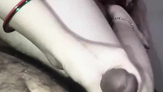 Aku memasukan kontolku ke mulut divya malam-malam.