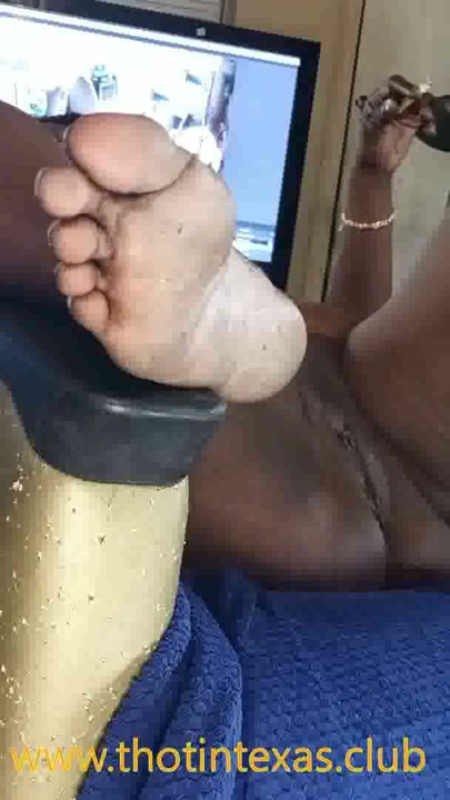 Thot in Texas - Big Pussy, Open Legs, Ebony Shaved Pussy | Clip 1
