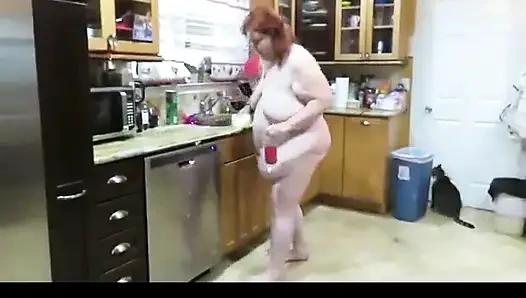 Video permintaan tante semok lagi bersihin dapur sambil ngomong jorok