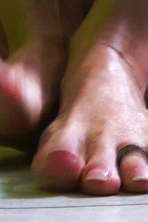 Giantess Feet Squash