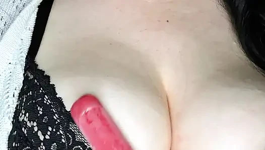 Mom wants a popsicle too when it's hot.