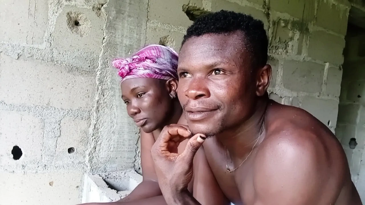 They Were Gisting When Resting From Farming and He Started Touching His Wife They Now Do Quickie