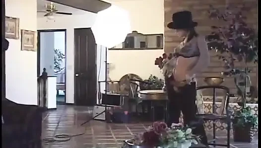 Yönetmen çekime başlamadan önce yıldızlarına son talimatları veriyor