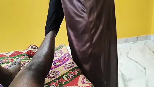 Sevimli koca evli kadın Hintli desi güzel çiftte ilk gece sikişiyor