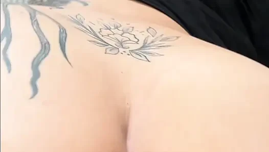 Kalın götlü Asyalı baddie nikkila love büyük zenci yarağı tarafından sikiliyor