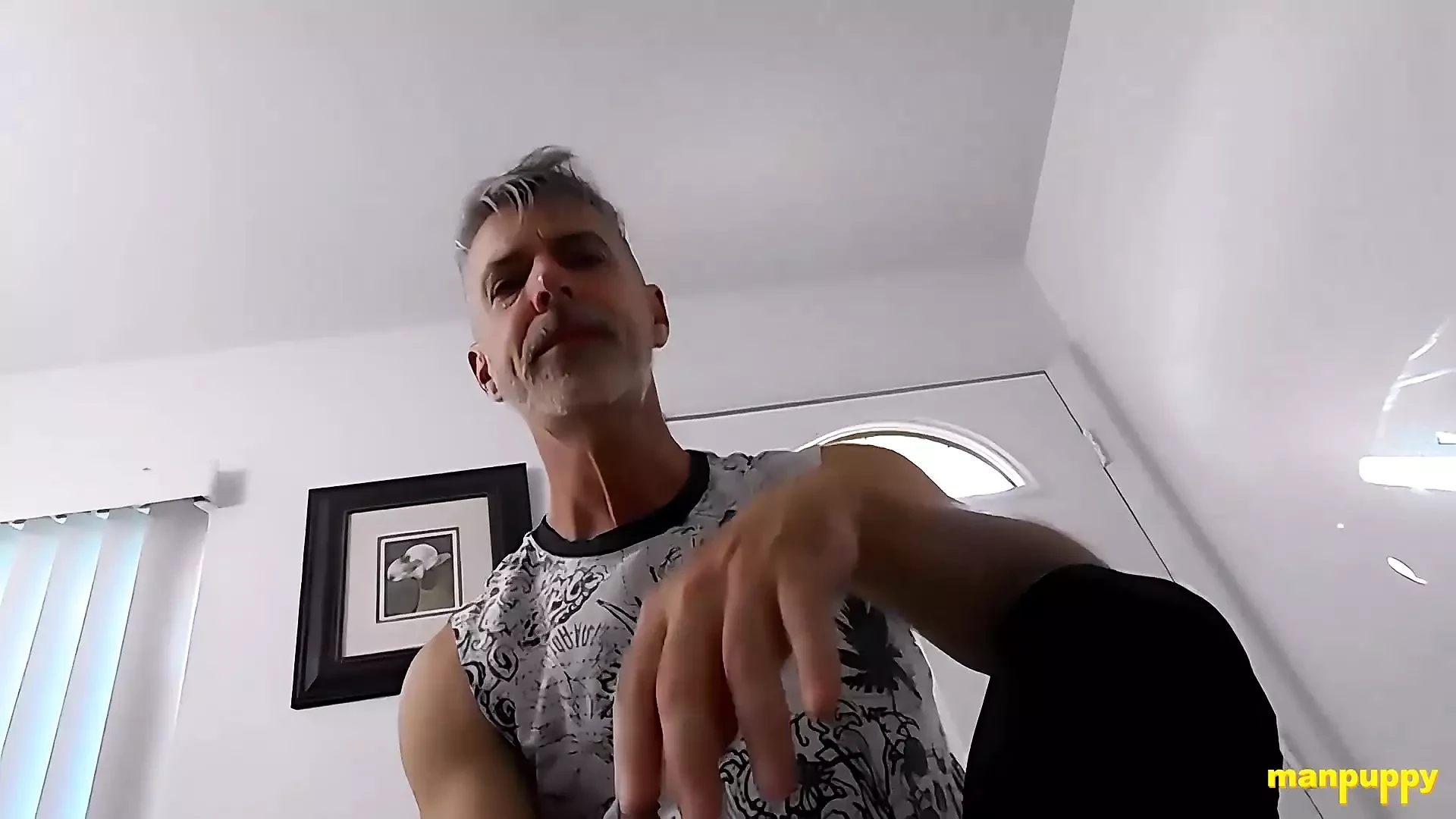 ManPuppy: Giant Richard Lennox got a naughty surprise from his tiny ex