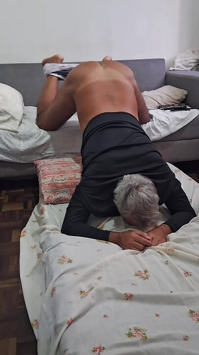 Ladysilva pokazuje moje preplanulo dupe sa seksi znakom