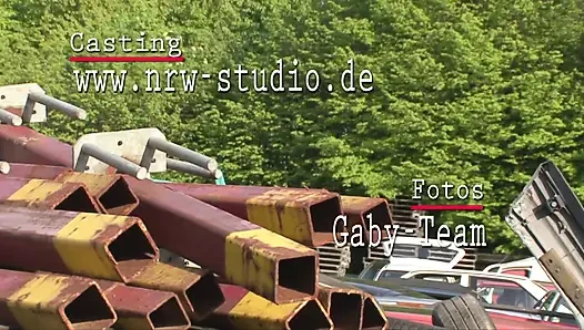 Araba etkinliğinde sikiş grup seks partisi, azgın amcıklar dolduruluyor!