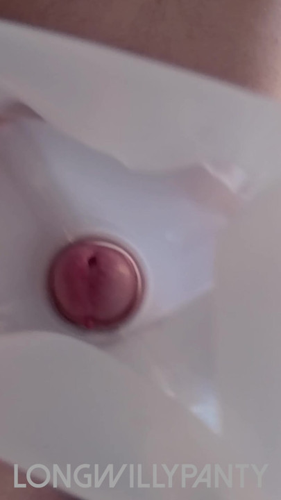 ストレートの男が未割りのチンコをミルクボトルに突っ込む