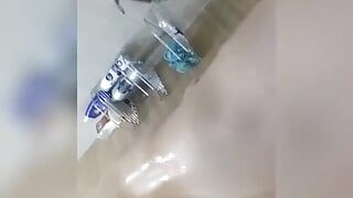 Speciale video spermashow in de badkamer Ik zal je vaker proberen te plezieren.