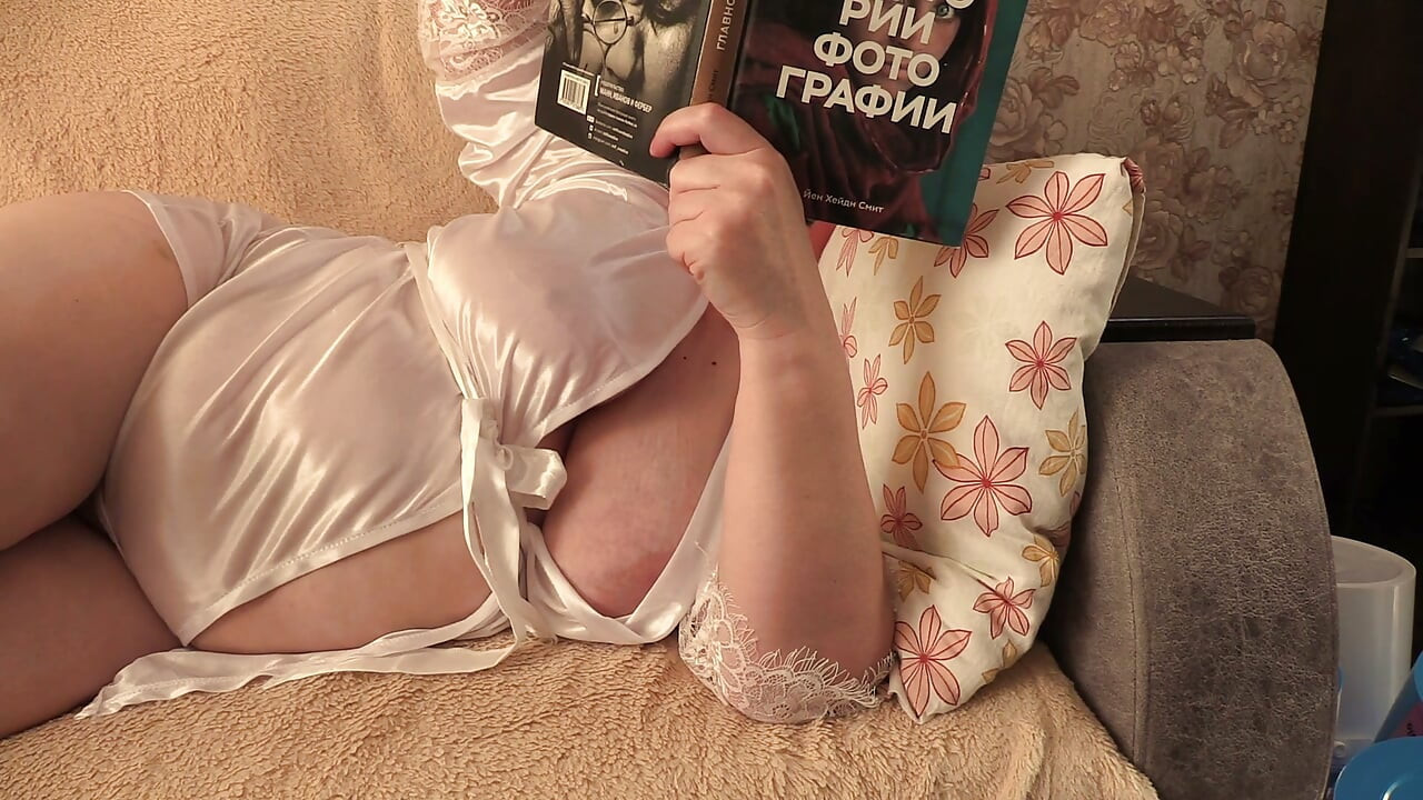 Home Camera Watches Big Tits. Mature Wife Behind the Scenes