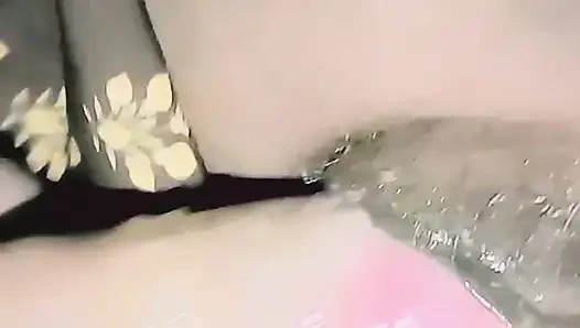 Трахни меня жестко и суй свой член в мою киску, я больше не могу ждать, пожалуйста, трахни меня жестко и жестко деревенская пара дези