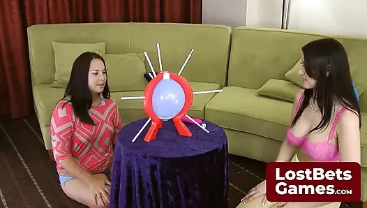 Si pecundang bugil prick bang lagi asik muasin dirinya sendiri di sofa