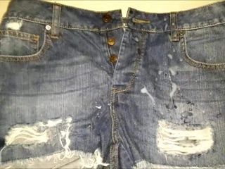 Сперма на двоюрідних джинсових шортах