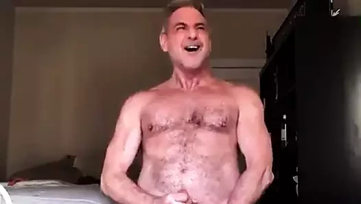 Kam boşalmak: seksi dilf yapar onun horoz ateş üzerinde kam