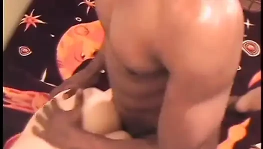 Beberapa pasukan cotton candy dan cowgirl mengundang 2 pria dari ghetto untuk bersenang-senang