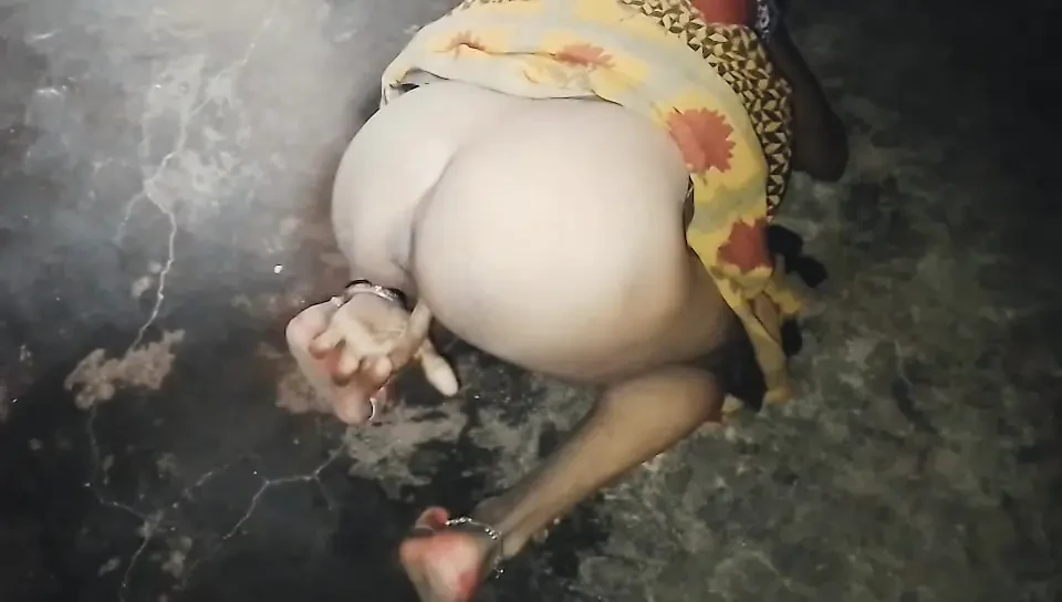 Bahu Ne Apni Gaand Dikhakar Sasur Ko Patane Ka Prayaash Kiya