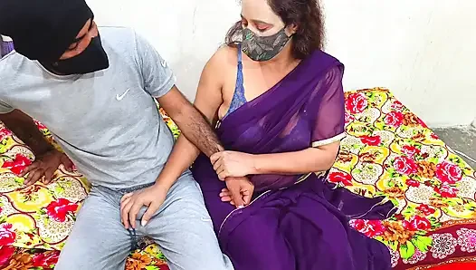 Society k Security Guard Ny Indian Desi Bhabhi Ko Ghar Mai Chod Diya Desi Aunty ki Chut Pani Pani ho gai Xxxxx Sex Hindi Audio