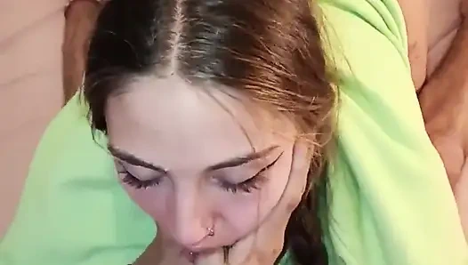 Angelica lagi asik nyepong kontol sampai dicrot di dalam