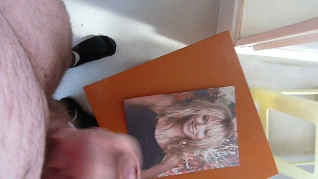 Kaley Cuoco, old Cum Tribute in my PC