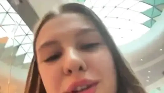 Jucielussie eating pants in public shopping