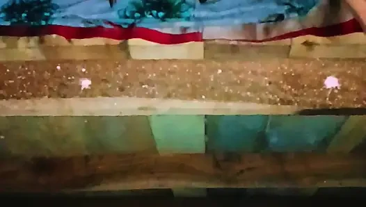 Sister-in-law's bad fucking and spreading both her legs, put the whole penis and took out the piss from the pussy.