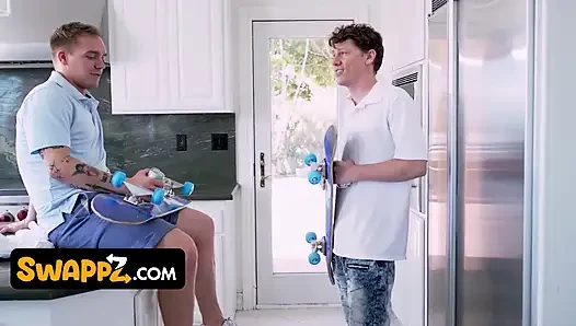 İri göğüslü tombul dee williams, nadia white ve rion king vahşi grup sikişinde