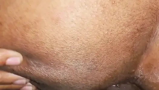 Hintli çift sıcak romantik zaman geçiriyor