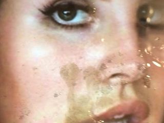 Трибьют крупным планом со спермой на лице Lana Del Rey