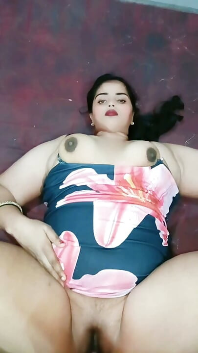 인도 바비의 쪼이는 보지를 오랫동안 벌리고 보지에 질싸