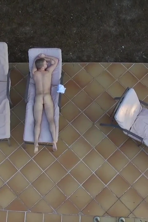 Taylor Blaze, är nu helt klart i behov av oljad massage+ avrunkning från många andra twinks