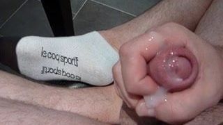 Éjaculation sur des chaussettes