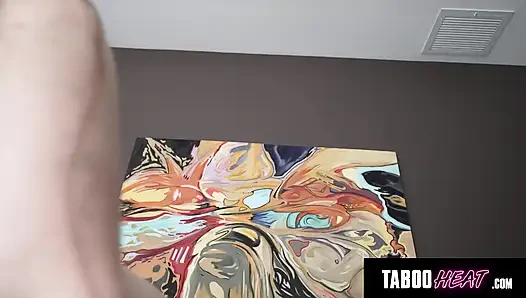 Tabu heat - sevimli ve büyük memeli üvey kız lilibet saunders gösteriş yapmayı ve yarağıma binmeyi seviyor