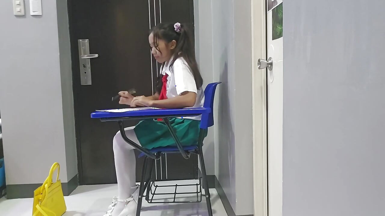 絕望的學生撒尿