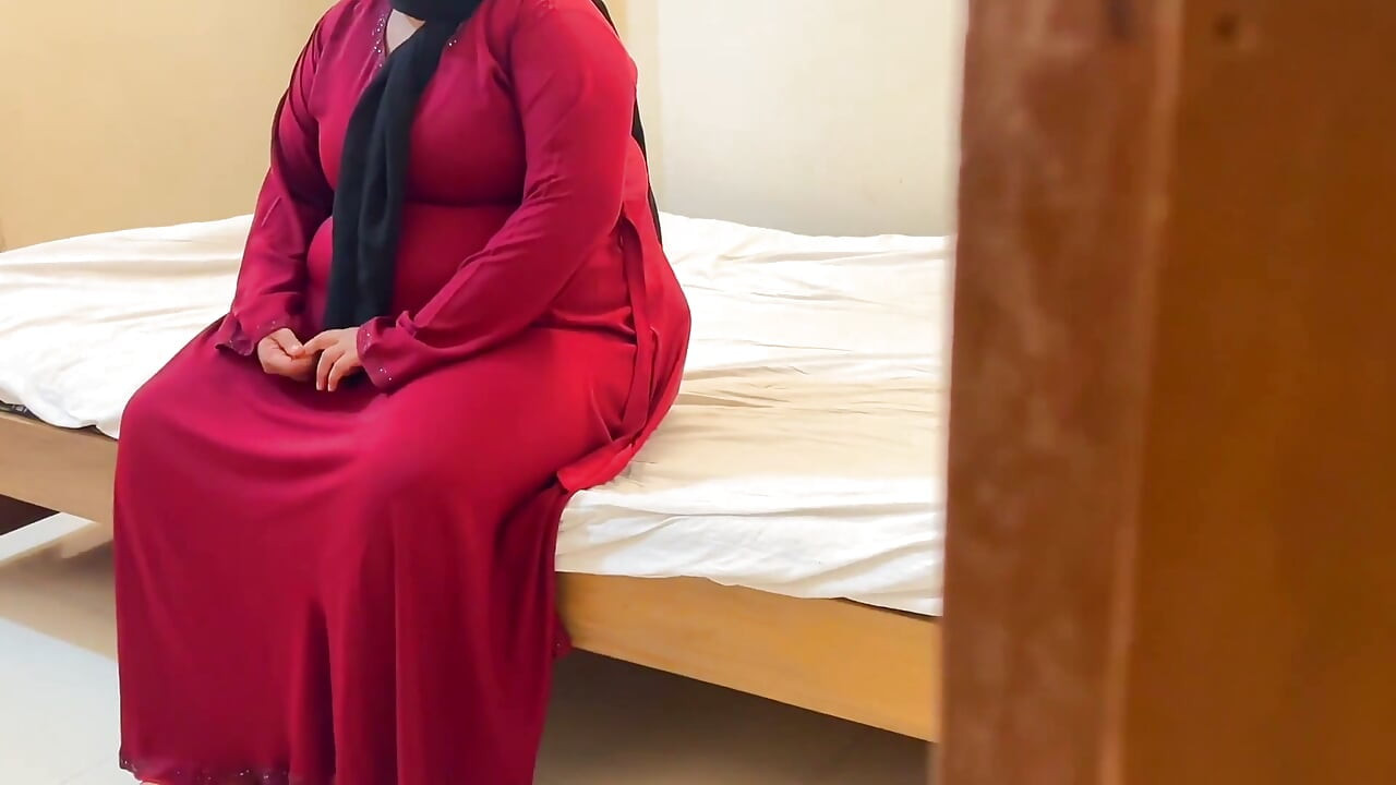 Fucking a Chubby Muslim Mother-in-law Wearing a Red Burqa & Hijab