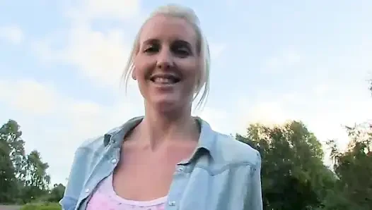 Blonde Brit Chick Dogging Suck Offs