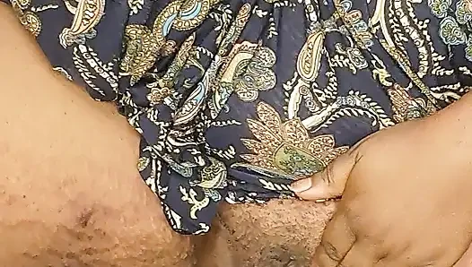 Arabian mom trying to squirt in her bedroom