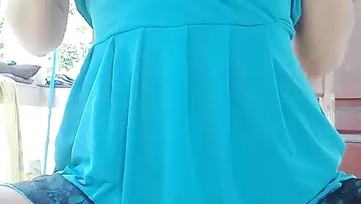 Играю, сквиртую на балконе