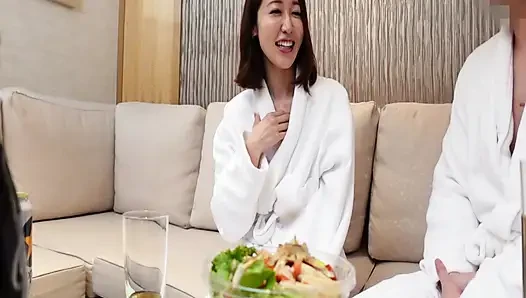 Hotel Rush. Cewek ini Mengambil Kendali Dari Detik Pertama