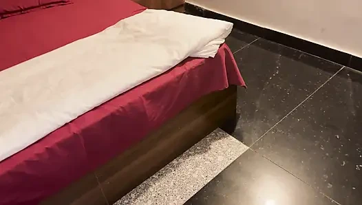 Kız arkadaşımı almirah'tan çıkardım ve onunla sert seks yaptım