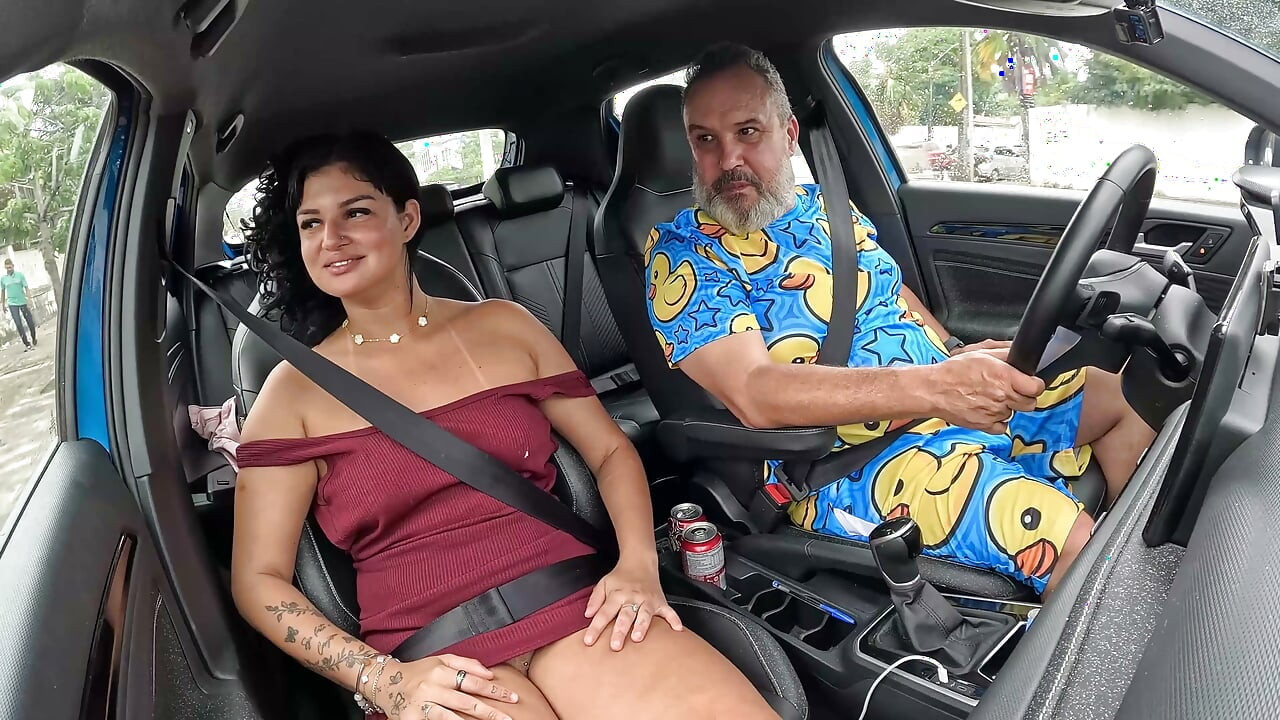 Obraznic Little Caah a făcut o plimbare în Recife și să-i strâmtă fundul mic să se obișnuiască la plaja Olinda