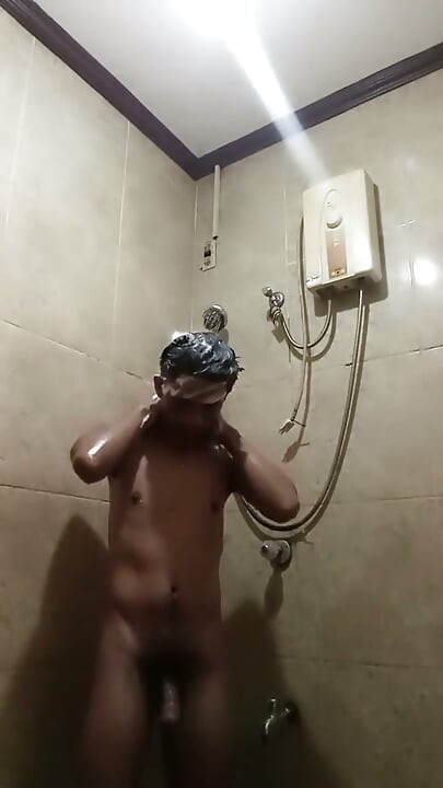 Filipino Solo Shower: Slim Asian Twink Jerks Big Cock